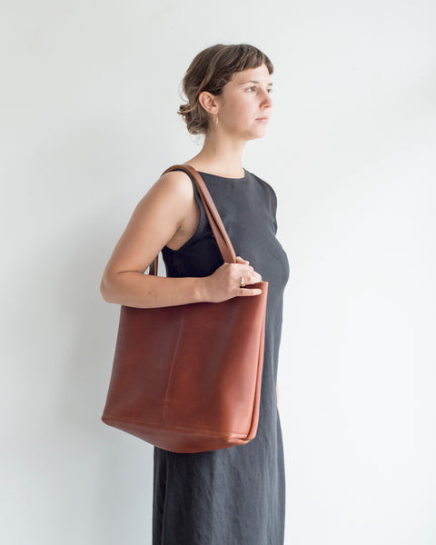 Shopper Tote in acorn Brown